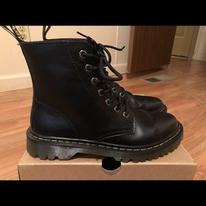 Women’s Size 9 Black Dr. Martens Luana Boots